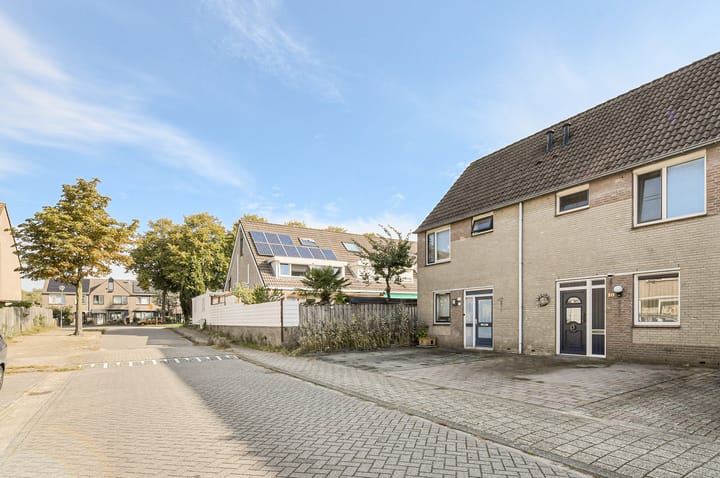 Tussenwoning te koop: Clemensberg 10, Breda
