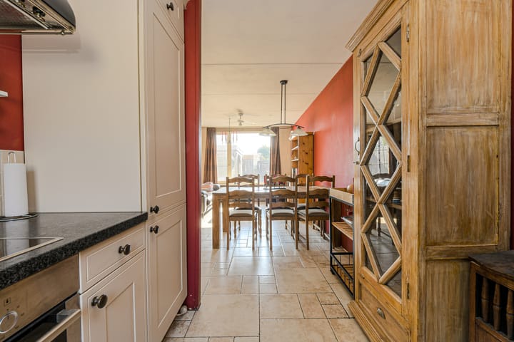 Tussenwoning te koop: Clemensberg 10, Breda