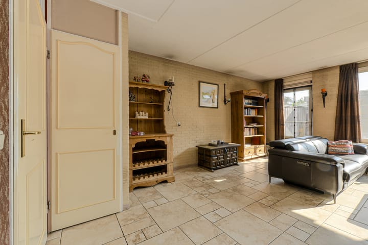 Tussenwoning te koop: Clemensberg 10, Breda
