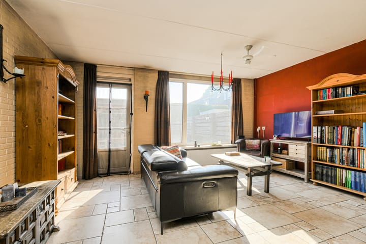 Tussenwoning te koop: Clemensberg 10, Breda