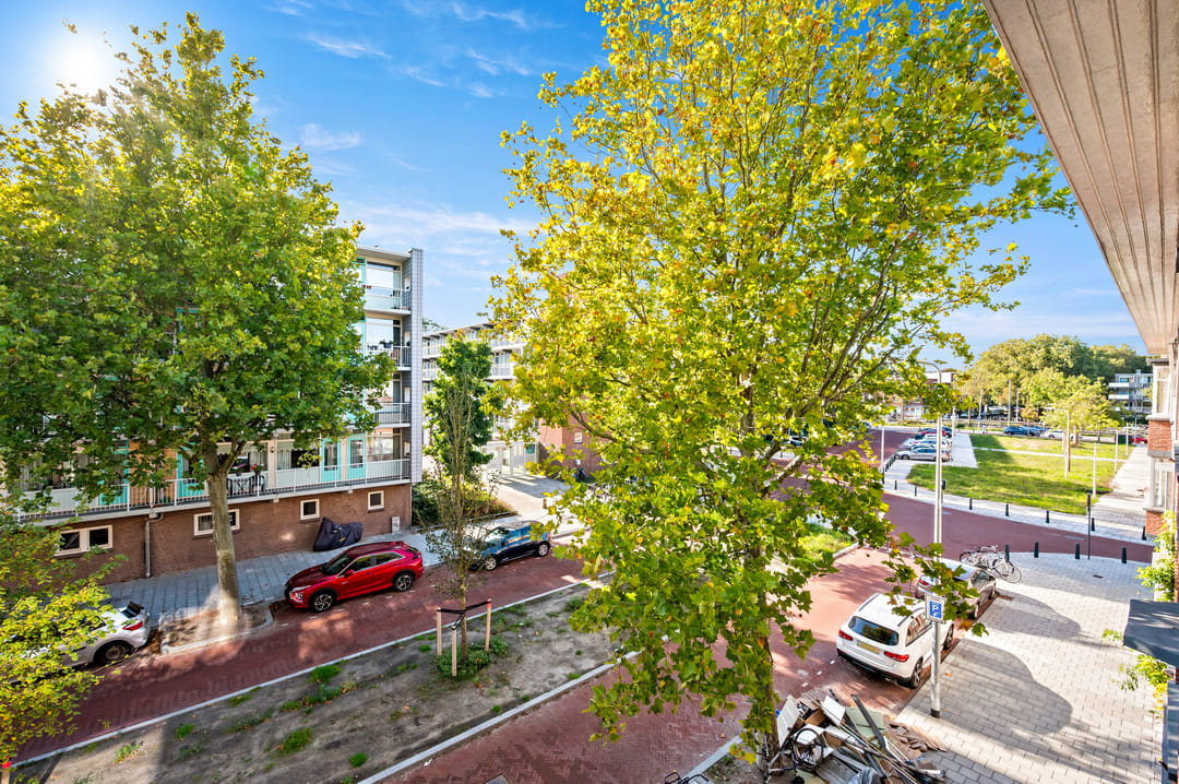 Photo 31 of Medemblikstraat 48