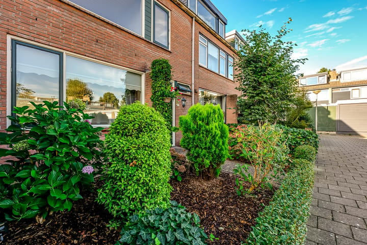 Tussenwoning te koop: Berlagestraat 43, Lekkerkerk