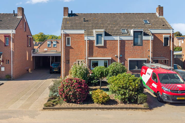 Twee-onder-één-kap te koop: Burgemeester Ponjéestraat 24, Wanssum