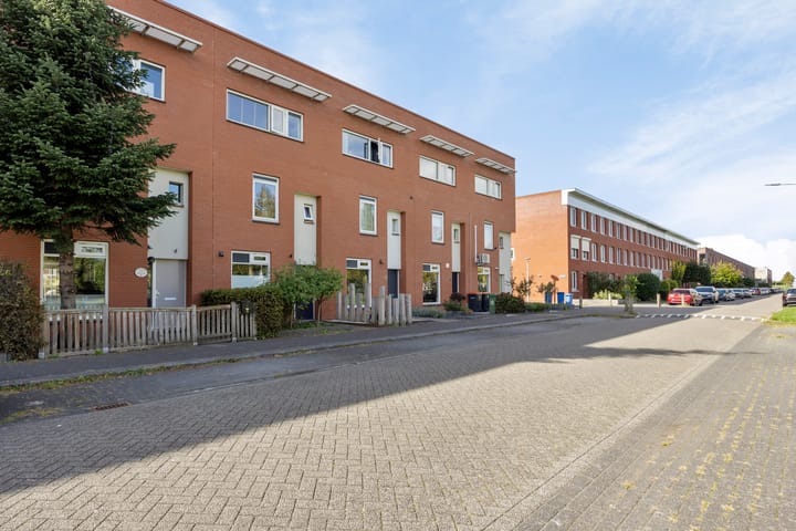Tussenwoning te koop: Veenmos 9, Zwolle