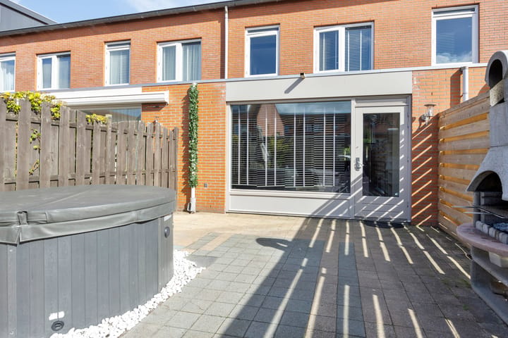 Tussenwoning te koop: Veenmos 9, Zwolle