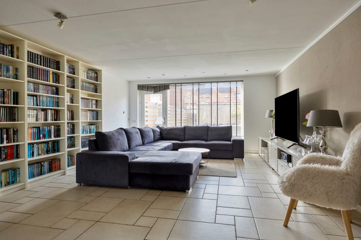 Tussenwoning te koop: Veenmos 9, Zwolle