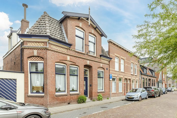 Hoekwoning te koop: Parkstraat 82, Zaandam