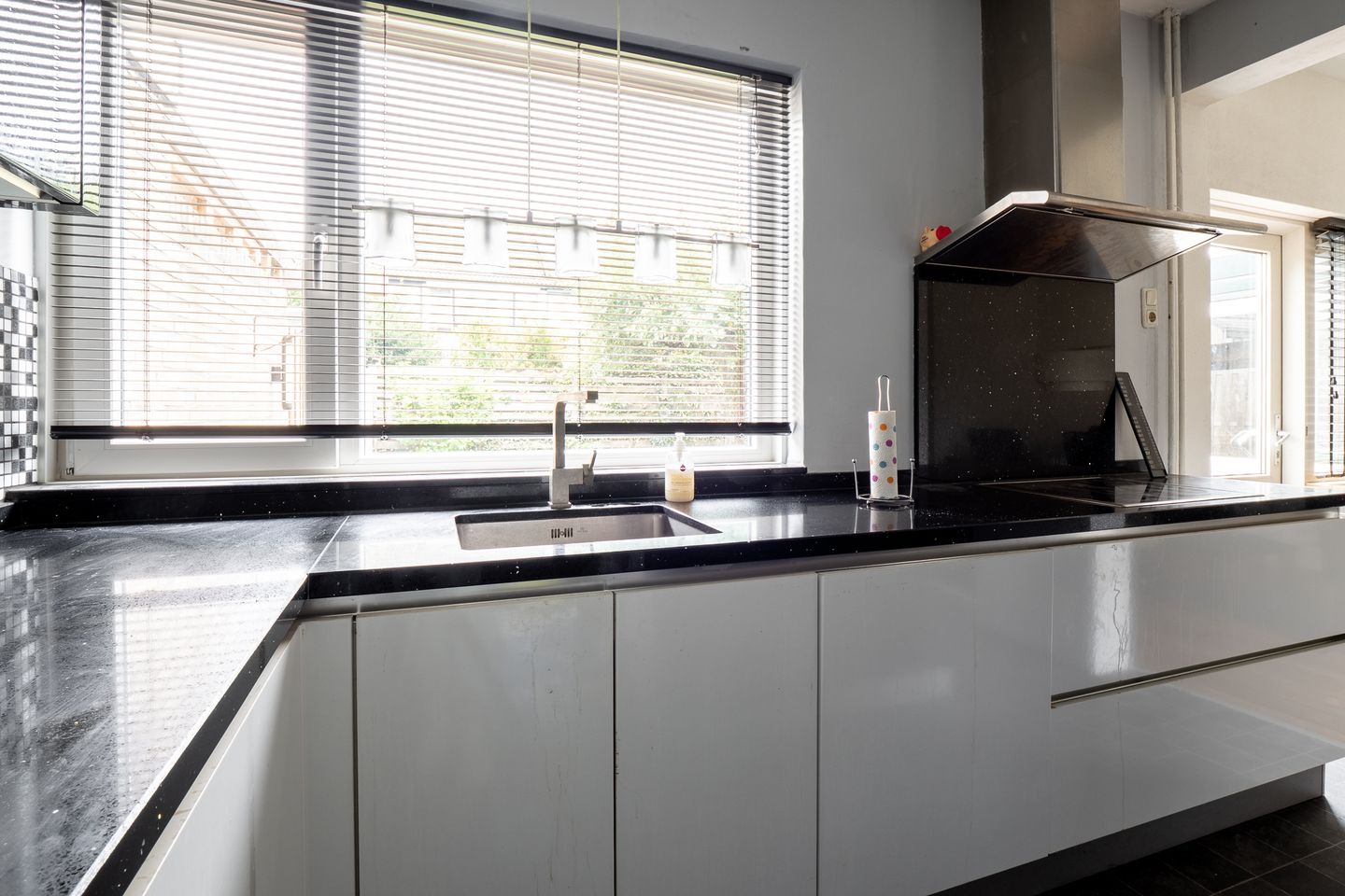 Photo 19 of van den Vondelstraat 10