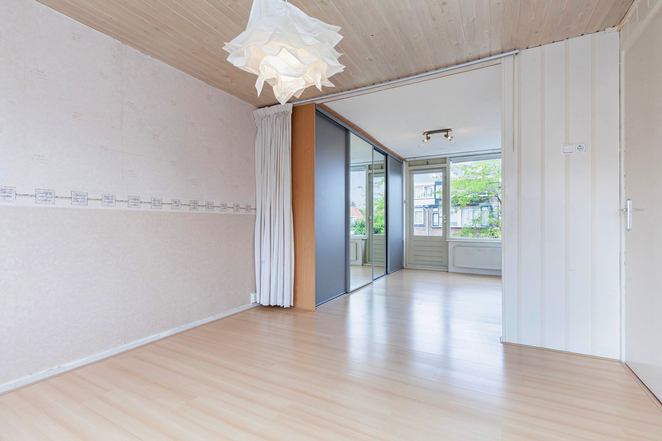 Photo 21 of Leliestraat 14