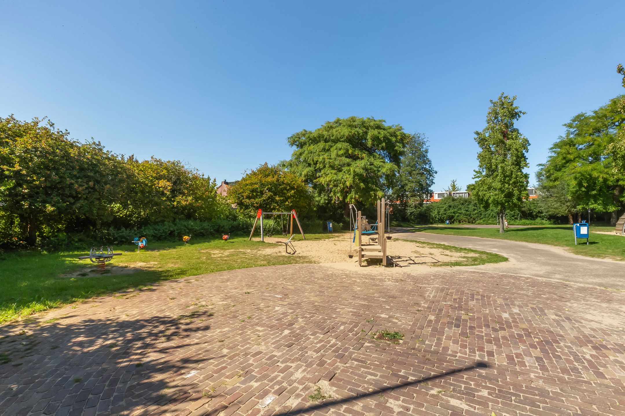 Photo 39 of Leliestraat 14