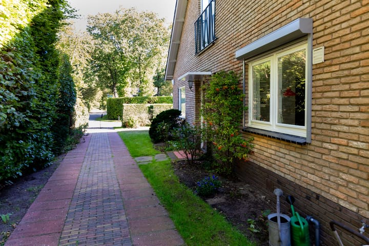 Twee-onder-één-kap te koop: Drossaardlaan 11, Huizen