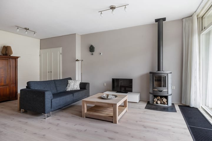 Tussenwoning te koop: Zwenkgras 24, Leeuwarden
