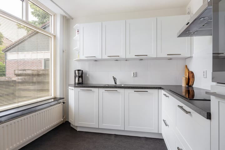 Tussenwoning te koop: Zwenkgras 24, Leeuwarden