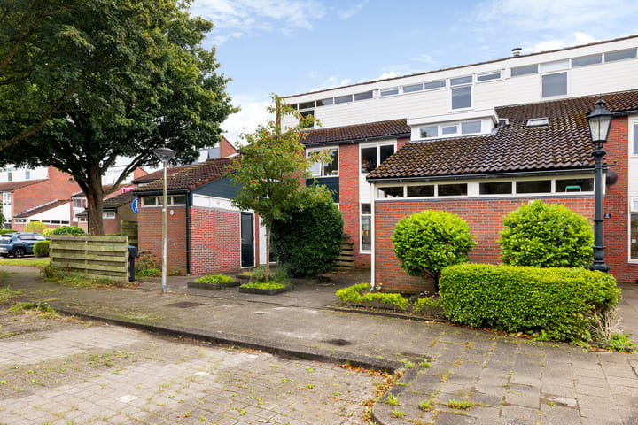 Tussenwoning te koop: Zwenkgras 24, Leeuwarden