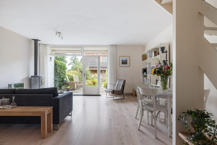 Tussenwoning te koop: Zwenkgras 24, Leeuwarden