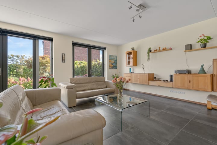 Hoekwoning te koop: Notenhout 47, Waddinxveen