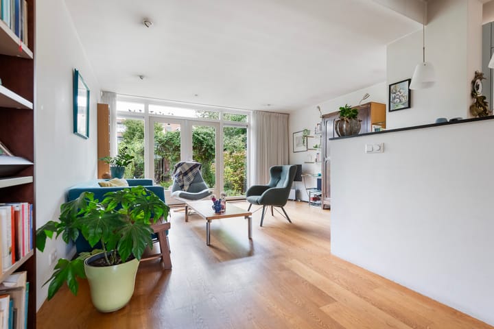 Tussenwoning te koop: Burgemeester Le Fèvre de Montignylaan 147, Rotterdam