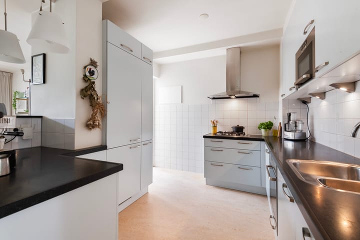 Tussenwoning te koop: Burgemeester Le Fèvre de Montignylaan 147, Rotterdam