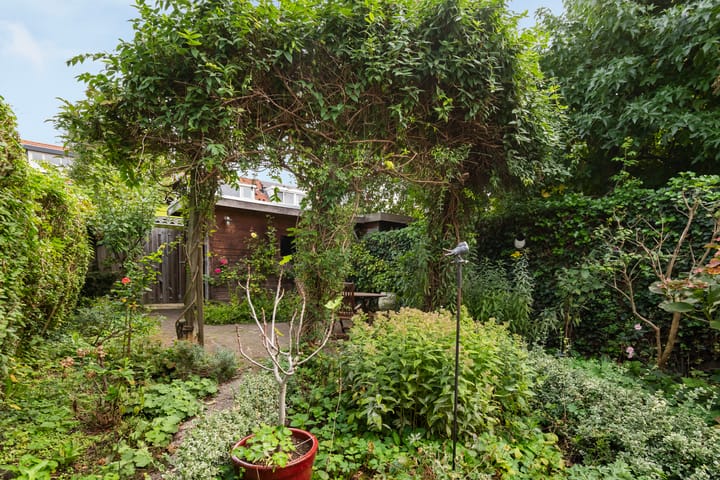 Tussenwoning te koop: Burgemeester Le Fèvre de Montignylaan 147, Rotterdam