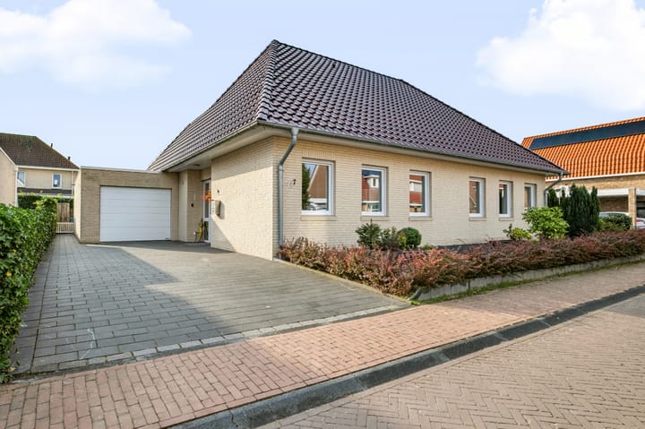 Vrijstaande woning te koop: Roelie Duinkerkenstraat 7, Coevorden