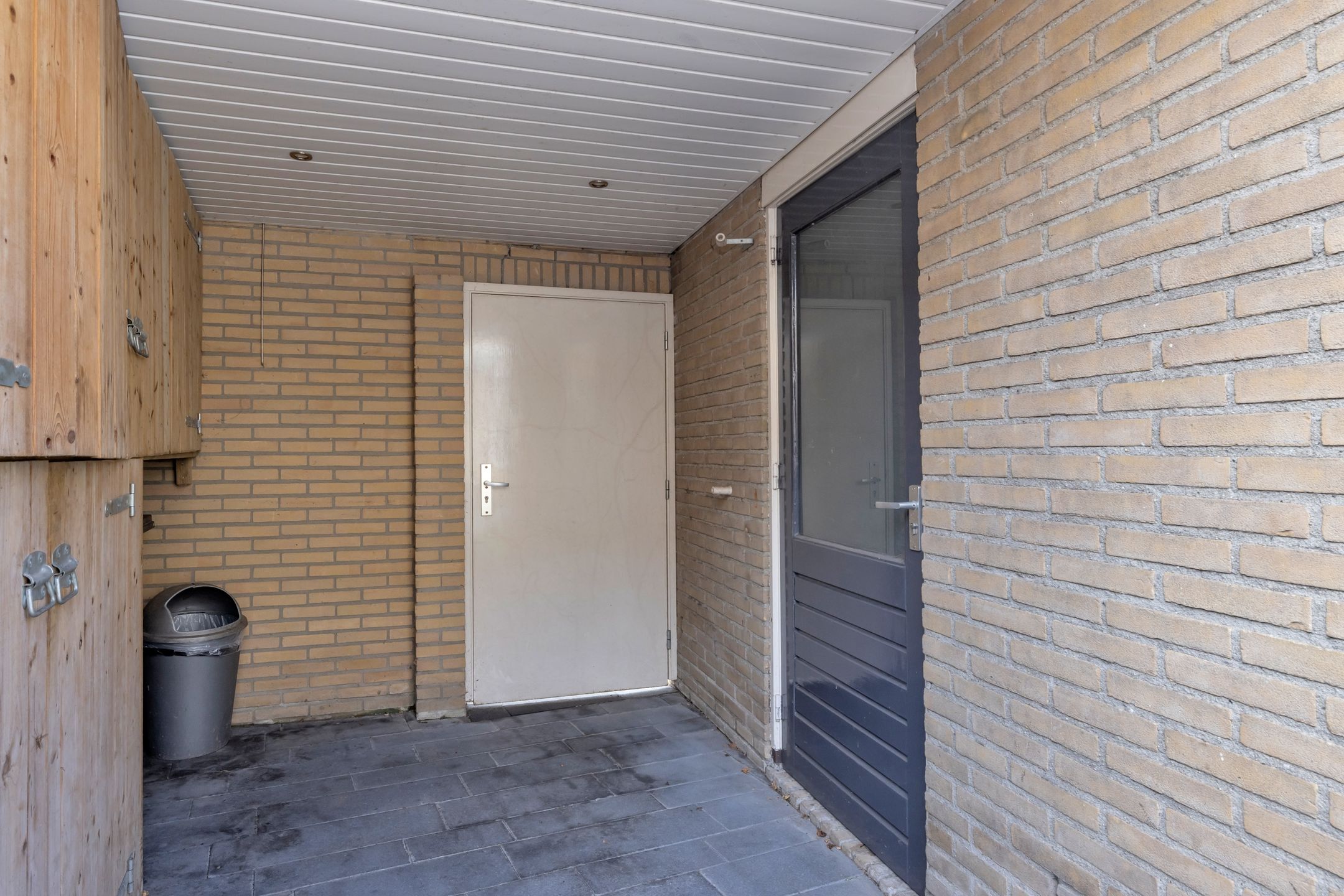 Photo 39 of Roerdomp 50