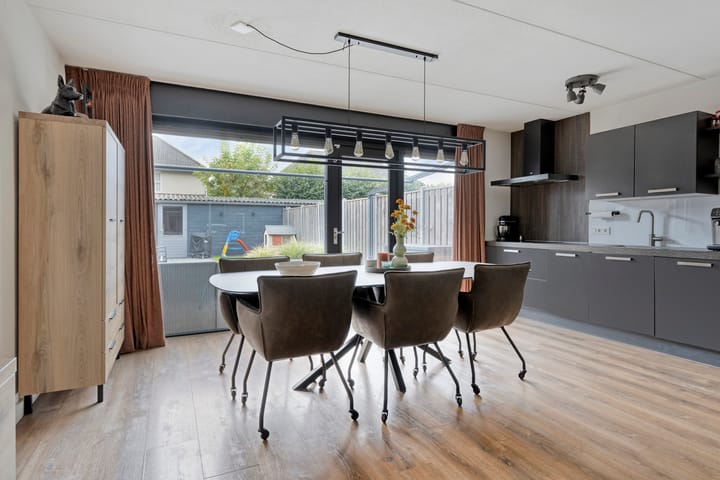 Tussenwoning te koop: Roodeschoolstraat 22, Tilburg