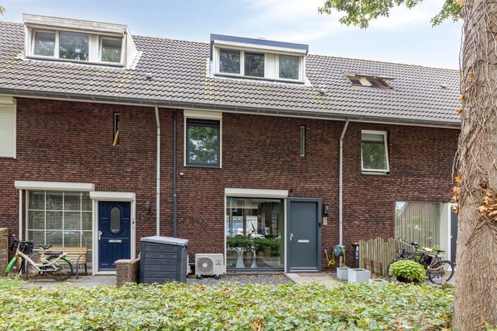 Roodeschoolstraat 22 — te koop in Tilburg, Tussenwoning