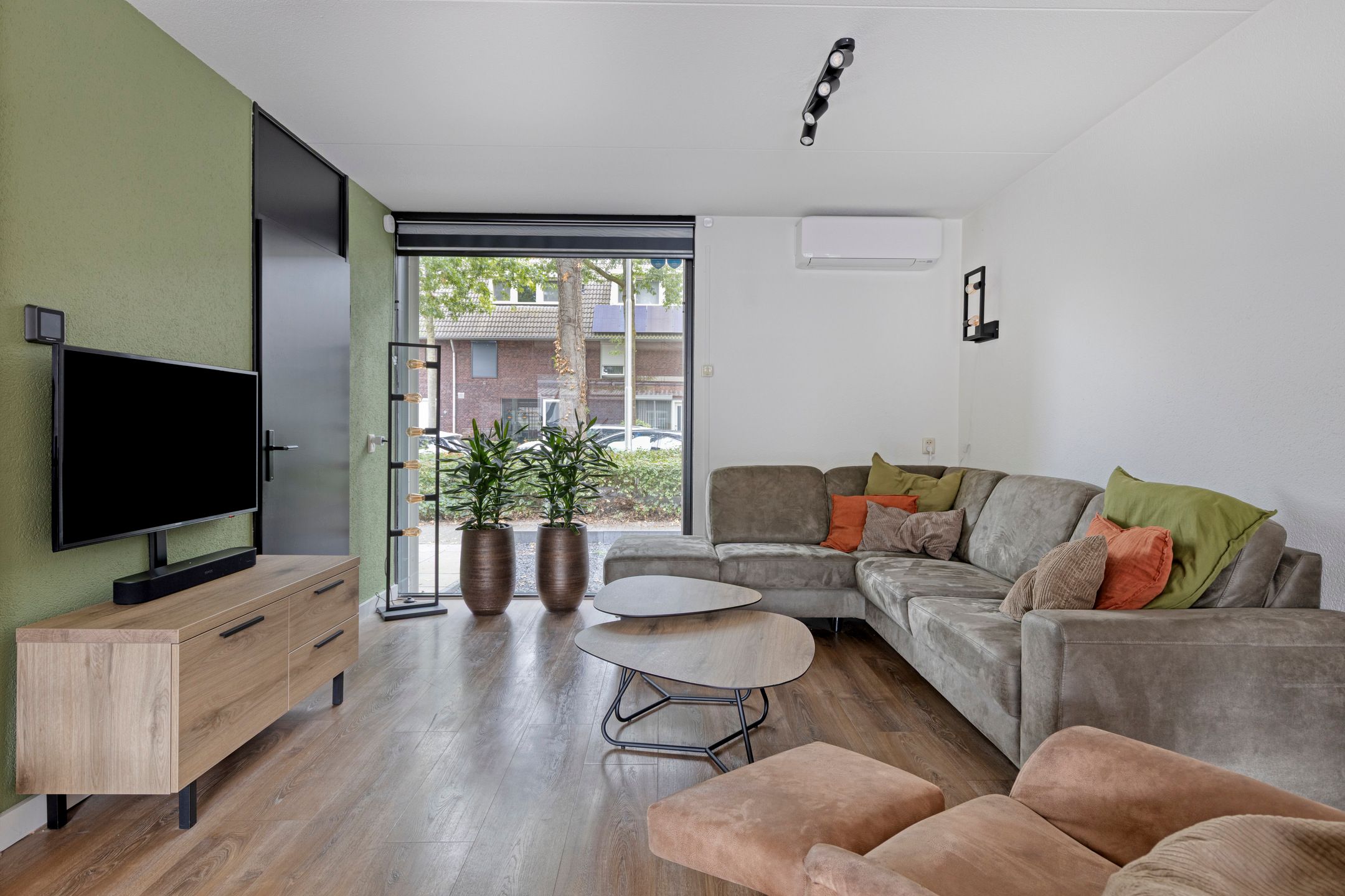 Photo 12 of Roodeschoolstraat 22