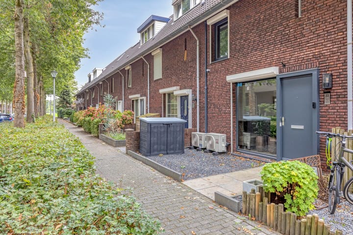 Tussenwoning te koop: Roodeschoolstraat 22, Tilburg