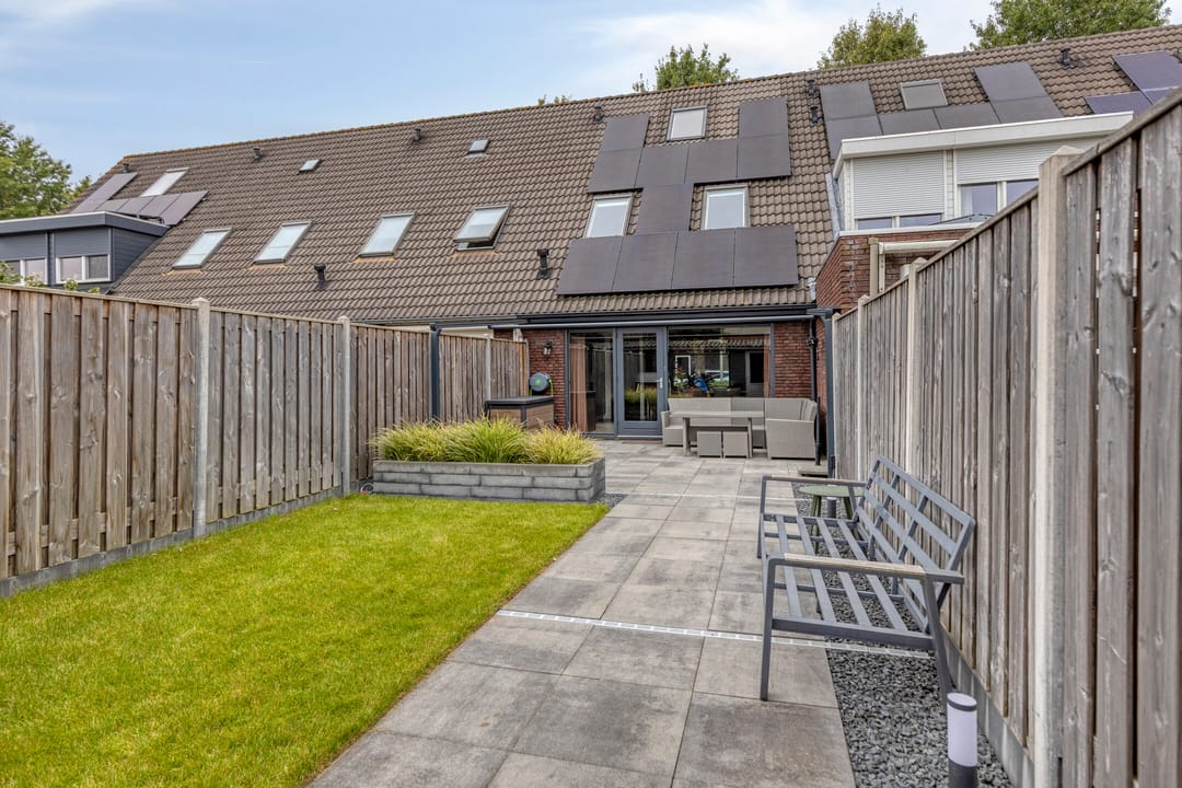 Photo 8 of Roodeschoolstraat 22