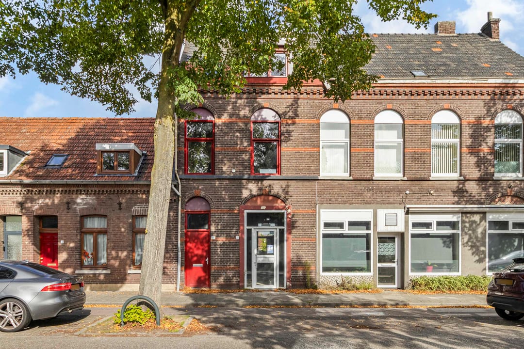 Photo 32 of Baarlosestraat 18