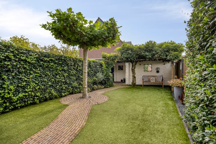 Tussenwoning te koop: Spaaihoefweg 64, Eindhoven