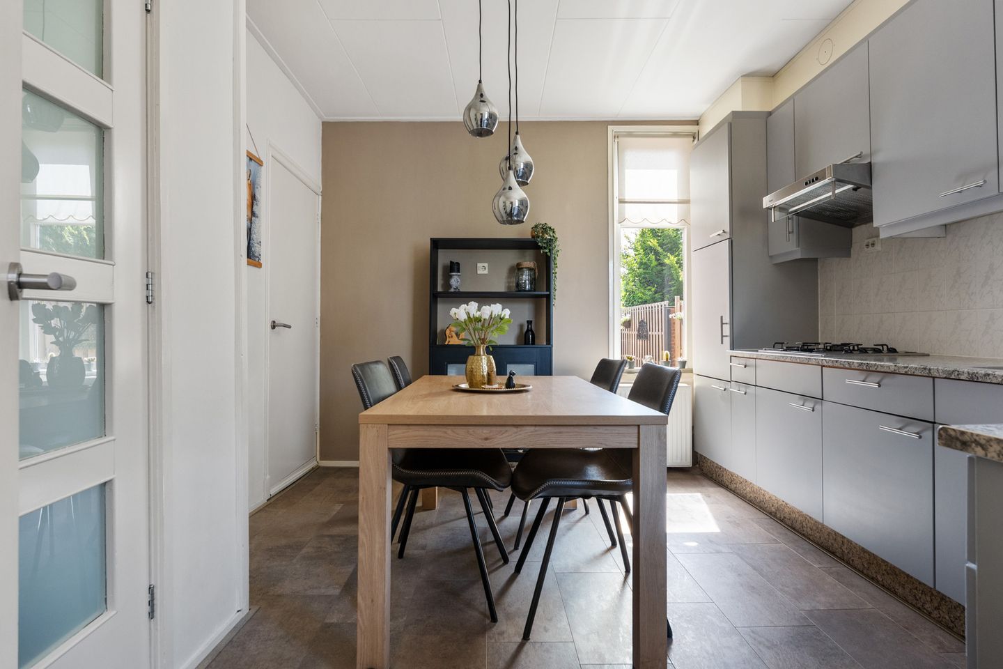 Photo 10 of van Delftstraat 52