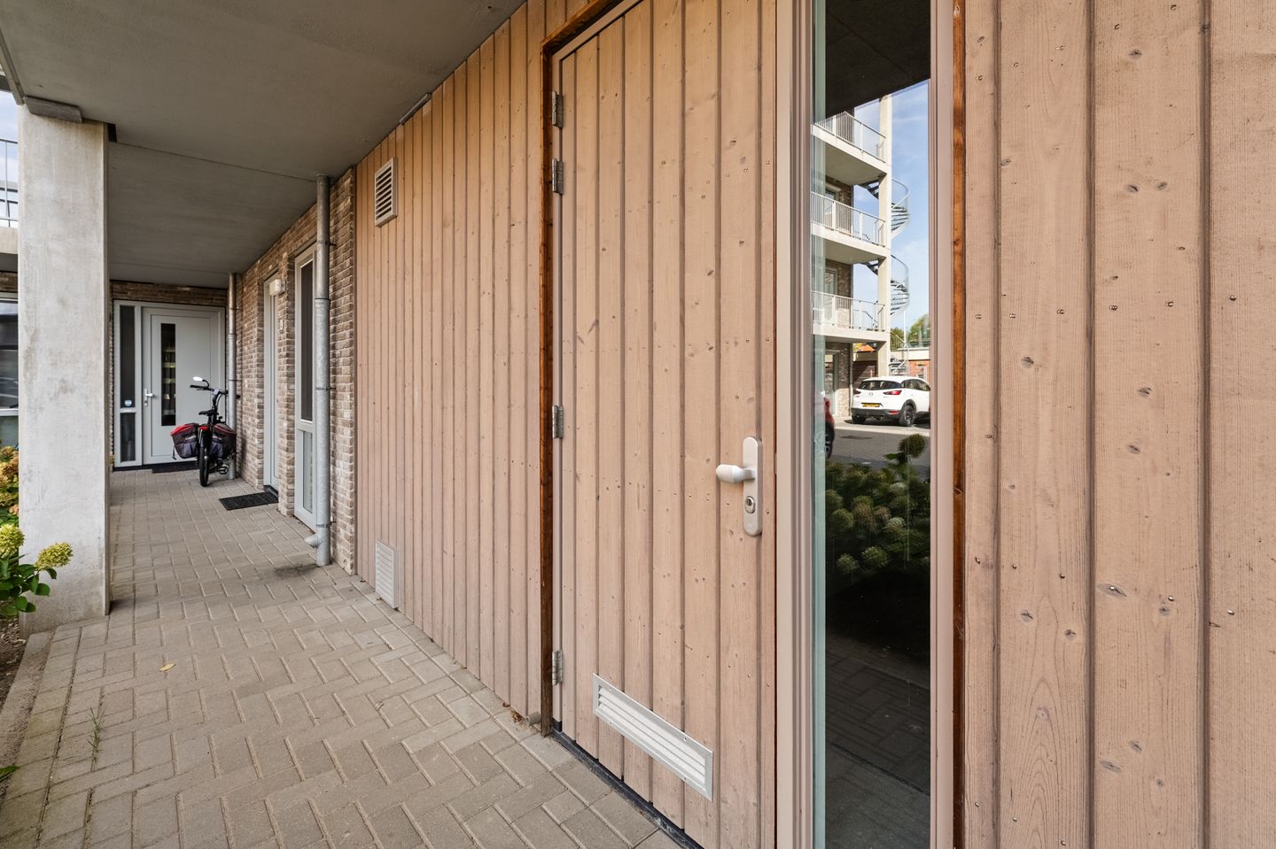 Photo 35 of Beyerinckstraat 4-E