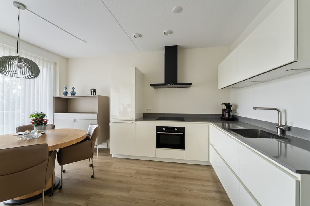 Photo 16 of Beyerinckstraat 4-E