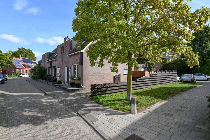 Tussenwoning te koop: Mgr. Noordmanlaan 13B, De Kwakel