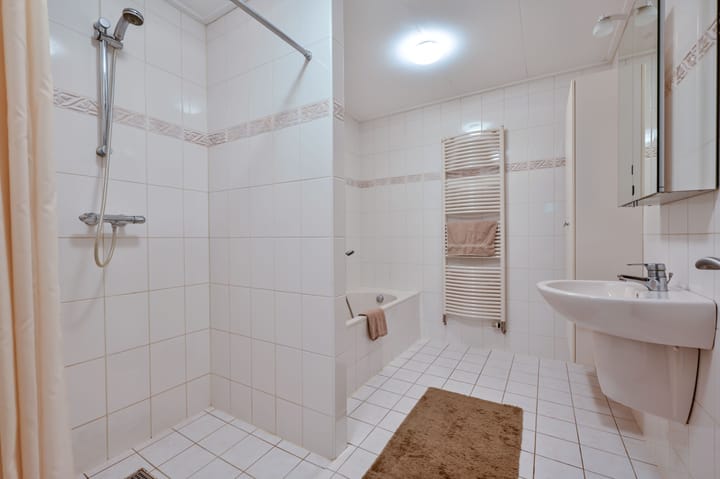 Vrijstaande woning te koop: De Veenhuis 2, Nijkerk
