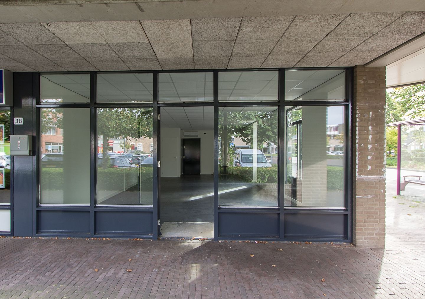 Bekijk foto 2 van Raadhuisplein 38