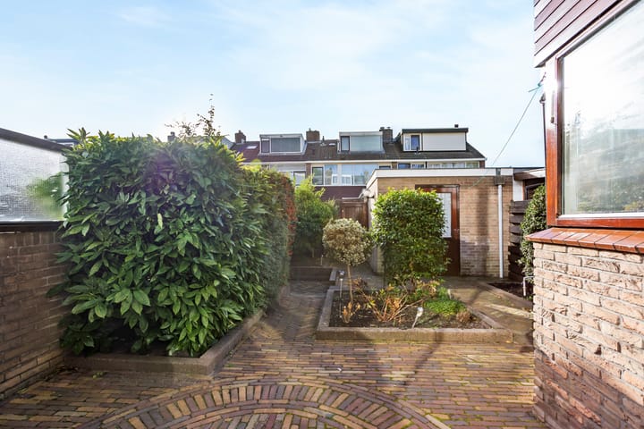 Tussenwoning te koop: Graaf Engelbrechtlaan 15, Leidschendam