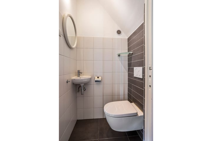 Tussenwoning te koop: Graaf Engelbrechtlaan 15, Leidschendam