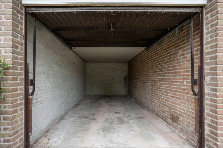 Tussenwoning te koop: Graaf Engelbrechtlaan 15, Leidschendam