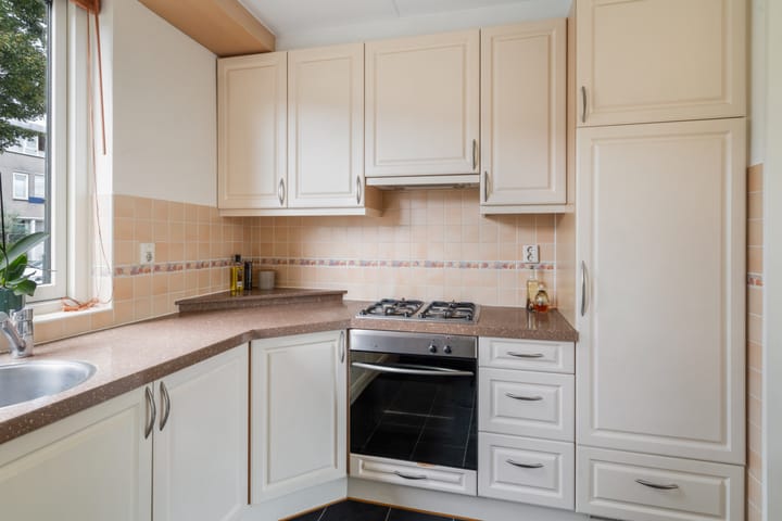 Tussenwoning te koop: Stokroosweide 9, Woerden