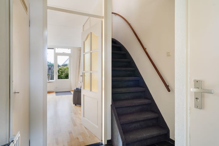 Tussenwoning te koop: Stokroosweide 9, Woerden