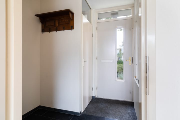 Tussenwoning te koop: Stokroosweide 9, Woerden