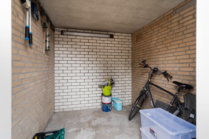 Tussenwoning te koop: Stokroosweide 9, Woerden