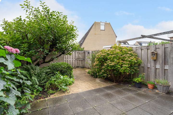 Tussenwoning te koop: Stokroosweide 9, Woerden