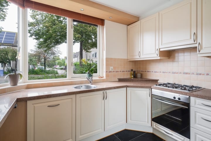 Tussenwoning te koop: Stokroosweide 9, Woerden