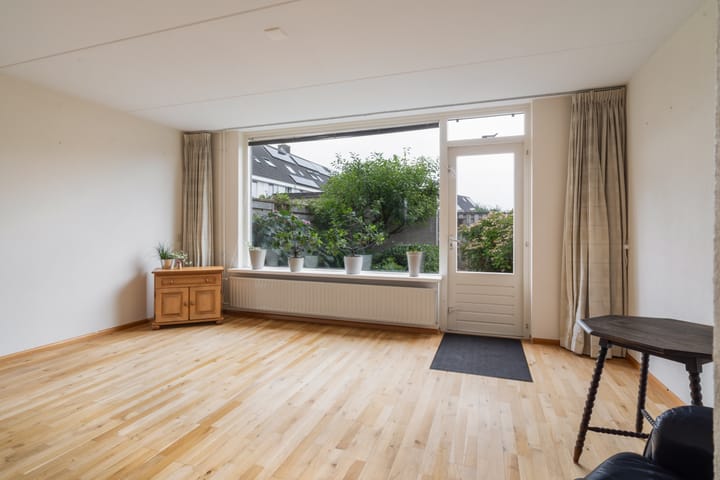 Tussenwoning te koop: Stokroosweide 9, Woerden