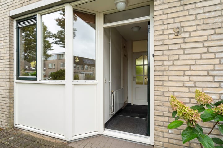 Tussenwoning te koop: Stokroosweide 9, Woerden