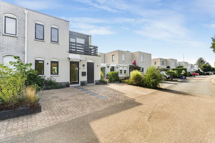 Tussenwoning te koop: Blauwe Reiger 38, Lathum